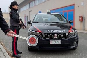 Ruba in un ristorante cinese di Aulla e fa resistenza ai carabinieri di Pontremoli: arrestato pluripregiudicato italiano di 27 anni
