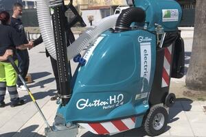 Nuova macchina pulitrice per la passeggiata sul porto presto in funzione anche  a Carrara centro