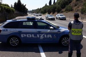 Automobilista albanese crea il panico sulla A15 : bolccato dalla Polizia stradale e dai  carabinieri di Pontremoli
