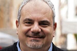 Simone Caffaz, consigliere comunale di opposizione Carrara: "La città che certifica la notte e sfratta il giorno"