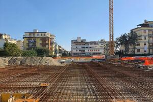 Fondi PNRR: il cantiere più in ritardo della provincia è quello della scuola Buonarroti di Marina di Carrara, lo spiega il consigliere Mirabella
