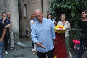 Il &quot;Bitter&quot; di Andrea Bellè vince il concorso di scultura di Torano Notte e Giorno 2025