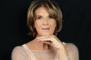 Sandomenichino Premio alla carriera a Lella Costa: l&#039;attrice parteciperà alla premiazione dell&#039;edizione 2025 il 27 settembre al teatro Guglielmi