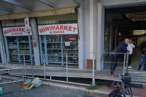 Rifiuti abbandonati in Galleria Sanzio a Massa: sanzionati i  residenti che segnalano la mancanza di bidoni