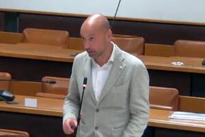 Difficoltà e negligenza della giunta Arrighi a rispondere alle richieste dell&#039;opposizione: il consigliere Martinelli parla di poca trasparenza