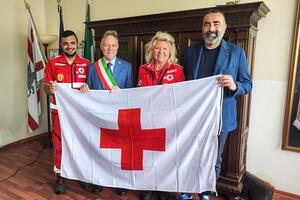 Settimana della Croce Rossa. Stamani la consegna della bandiera al comune di Aulla