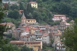 Casette, il Circolo PD della Montagna “Giovanni Ricci” e i consiglieri Santi e Tarantino: «Recuperiamo il campetto e realizziamo un’area giochi per i giovani»