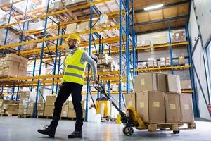 Santini Academy porta a Massa due nuovi percorsi formativi gratuiti per lavorare nella logistica e negli acquisti