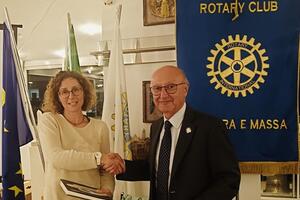 L’eterno femminino: Elisa Puvia al Rotary Carrara e Massa