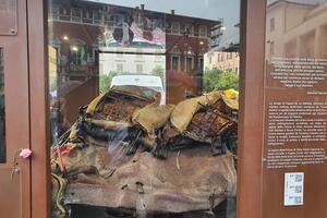 Massa rende omaggio alla "Quarto Savona 15": esposta la teca con i resti dell'auto della scorta di Falcone