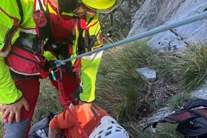 Un altro incidente tra i fungaioli: giovane di 32 anni cade in un dirupo a Codolo di Sotto e si rompe il femore, è grave