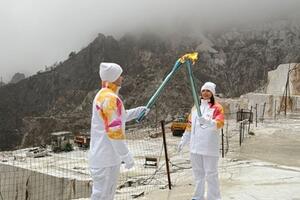 Fiamma olimpica, nessuna festa della città, solo una foto elettorale di sindaca e assessora