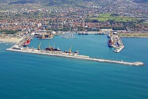 Le perplessità e i rischi del trasferimento del porto di Marina di Carrara  all’Autorità di Sistema Portuale del Mar Tirreno Settentrionale
