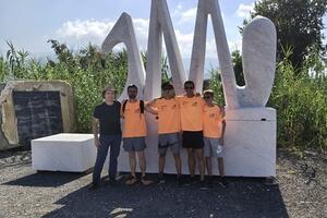 Athletic Team Massa Carrara ringrazia lo scultore Marco Alberti per l'invito all'inaugurazione del "Battito dello Stelvio"