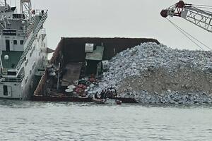 Sulla contaminanzione del mare causata dal naufragio della Guang Rong il sindaco Persiani  ha smentito ciò che aveva detto all&#039;inizio: la critica di Rifondazione Comunista Massa