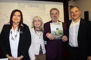 &quot;Tutti i dialetti sono metafore, tutte le metafore sono poesia&quot;: evento culturale alla RC Music di Avenza il 3 maggio