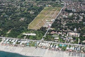 Amministrazioni accusate di abusivismo che restano in silenzio: Rifondazione Comunista Massa chiama  in causa Massa e Montignoso sull&#039;aeroporto del Cinquale