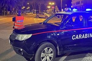 Rubano lo zaino a dei turisti e scassinano tre auto in sosta: arrestati dai carabinieri due delinquenti  stranieri