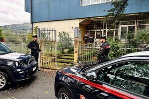 Quindici arresti per spaccio di droga a Carrara: la base era l'ex liceo scientifico Marconi