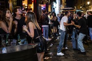 Risse, alcool, droghe e violenza, la drammatica realtà dei giovani carraresi. "A cosa sono serviti i tutor disposti dall'amministrazione?": le domande del consigliere Mirabella