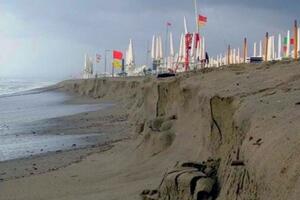 Marina di Massa tra degrado e abbandono: l'estate al ribasso della nostra costa.