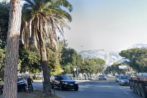 Muore un trentenne nello scontro tra auto e moto sul viale XX Settembre ad Avenza