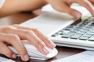 &quot;Carrara digitale&quot; arriva il corso per educare i cittadini all&#039;uso del digitale organizzato dalla Consulta Anziani del comune