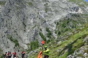 Escursionista ha un malore sulla via Vandelli: intervento di Pegaso e del Soccorso Alpino e Speleologico Toscano