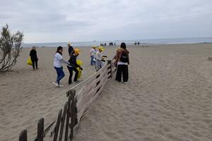 “Spiagge pulite”: spiaggia libera del Paradiso pulita da Legambiente e scuola media Dazzi