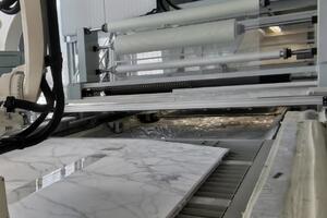 Proroga di due anni agli imprenditori del marmo che hanno mancato l'obiettivo del 50 per cento di lavorazione in loco: l'annuncio di Pd, Pri e Psi