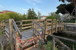 Stagione turistica iniziata e Marina di Massa presenta molte situazioni di incuria: la denuncia del consigliere Ivo Zaccagna