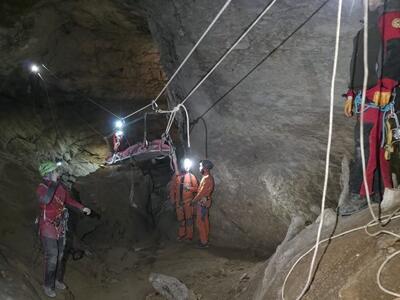 Scuola Soccorso Speleologico: esercitazione nell'antro del Corchia il 21 e il 22 marzo
