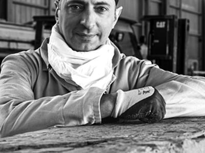 A Carrara in piazza Duomo torna l'Albero di Natale d'Artista. Mikayel Ohanjanyan presenta La Stella