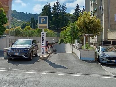 Dal primo ottobre il parcheggio sotto la ex Montecatini torna a pagamento: così cominciano i 'ristori' annunciati dal sindaco Arrighi