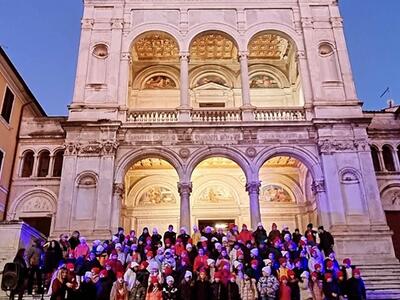 117 voci per la città. Quando la scuola educa con il cuore: il concerto della scuola primaria di Castagnola di sotto a Massa