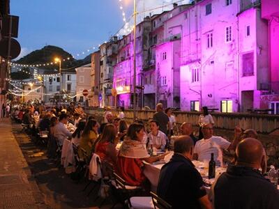 Musica, scultura, gastronomia, performance e installazioni: venerdì 24 e sabato 25 a Carrara la terza edizione di ‘C/Art, creativi in dialogo’. Tutti esauriti i 600 posti per la Carrareccia