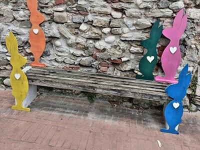 Torano le sculture dei coniglietti a Grazzano: la gioia dei residenti