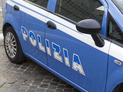 Pluripregiudicato massese di 47 anni arrestato dalla polizia per spaccio di droga e possesso di armi