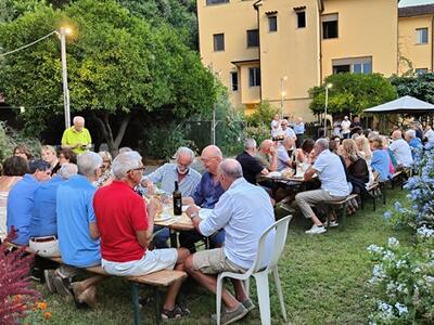 La Cena sotto le Stelle raccoglie oltre 3.000 euro per la Mensa della Carità. L’associazione: “Adesso abbiamo bisogno di certezze”