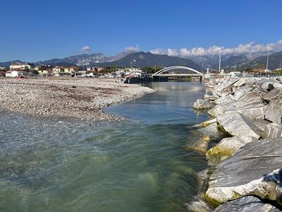 “Pulire gli argini, dragare e liberare la foce del Frigido è una priorità”: l&#039;appello di Andrea Marchini del Comitato Tra la Gente