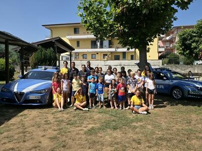 La Polizia di Stato incontra i bambini dei campus estivi: un percorso comune nel segno della legalità