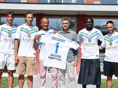 Carrarese Calcio, presentata la nuova divisa away con Bm e Anffas Massa Carrara