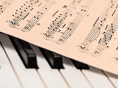 Al via le iscrizioni ai corsi della Scuola comunale di Musica &quot;Città di Carrara&quot;.  Anche quest&#039;anno è possibile iscriversi collegandosi al portale web SIMEAL (https://carrara.simeal.it/sicare/benveSono  aperte le  iscrizioni alla Scuola comunale di Musica