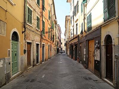 Prosegue con una nuova mostra il progetto ‘Arte abitata’: il fondo in via Santa Maria ospita il collettivo artistico Espressione21