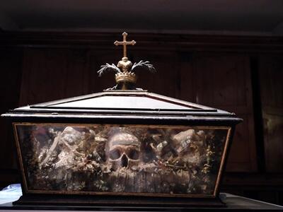 Scoperte tre reliquie sotto l'altare del Santuario della Madonna dell'adorazione a Fivizzano