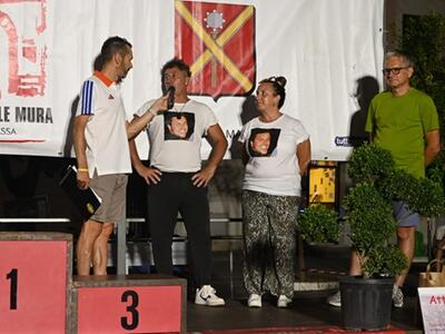 Il premio speciale de L'Abbraccio a "Attraverso le mura"
