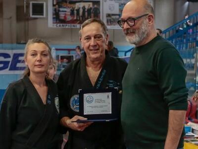 Grande festa al palazzetto di Avenza per i 45 anni di pratica marziale del maestro Guido Nicoli. Lezioni per tutti e ospiti internazionali