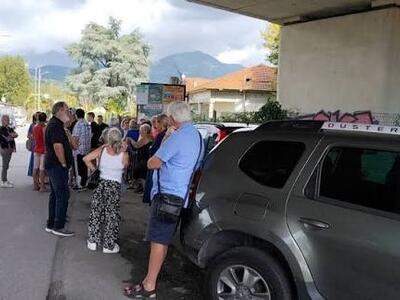 Massa, i residenti di via Baracchini contro il traffico dei camion: “Serve una soluzione alternativa”