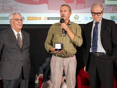 Giulio Milani vince il Premio Comisso 2026 per il libro Codice Tondelli