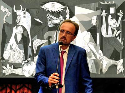 Carrara: lectio magistralis di Luca Nannipieri sulla Guernica di Picasso - L'urlo contro le guerre